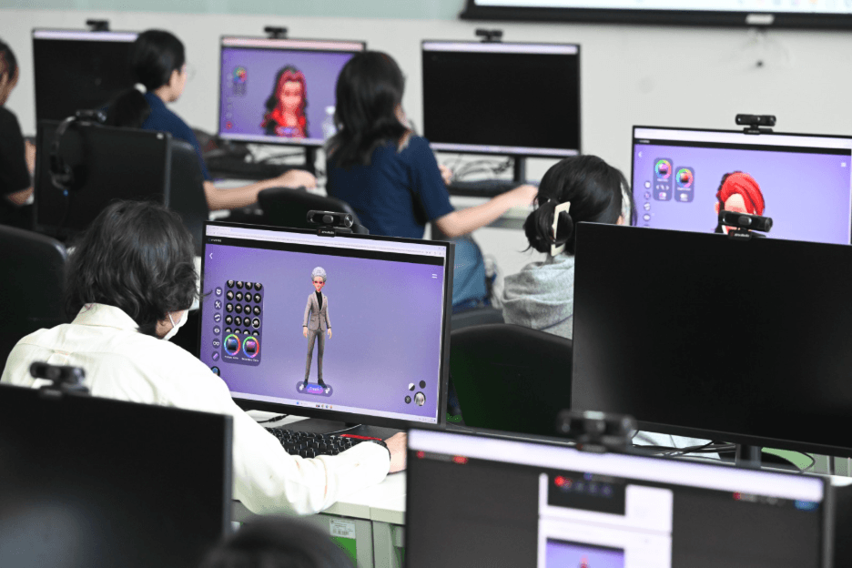Student customizing a VIVERSE stylized avatar during the Bangkok University Creator Meetup
