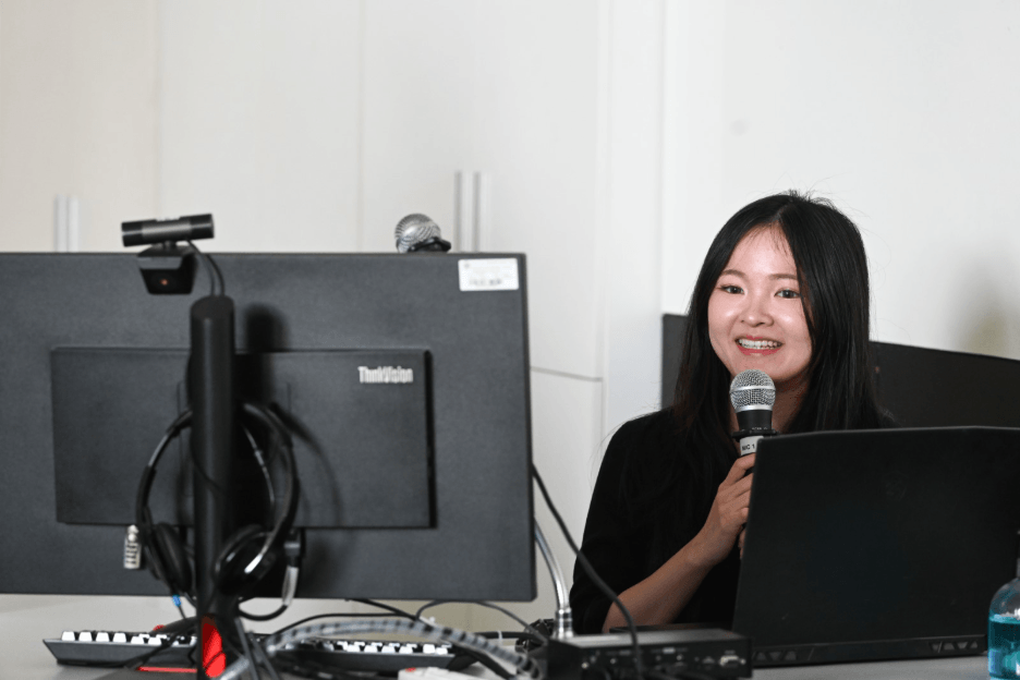 Bangkok University staff member speaking into a microphone during a VIVERSE Creator Meetup